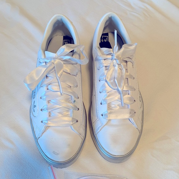 Women’s size 7 1/2 Adidas Sleek Shoes. - Picture 2 of 3